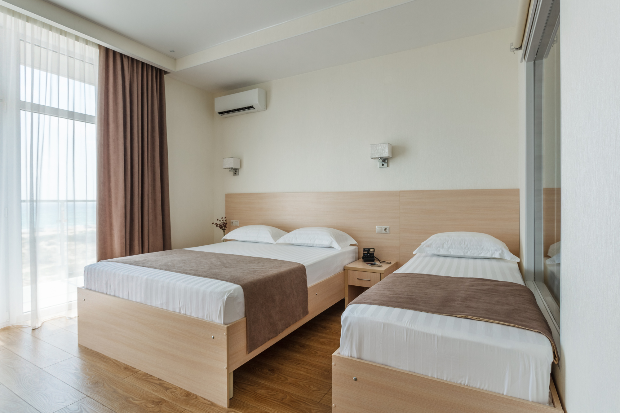 Четырехместный номер с видом на море на высоком этаже